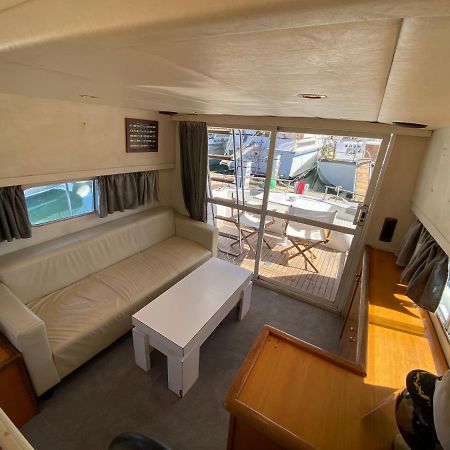 Отель - Divali - Duerme En Un Confortable Yate En Barcelona Сан-Адриан-де-Бесос Экстерьер фото