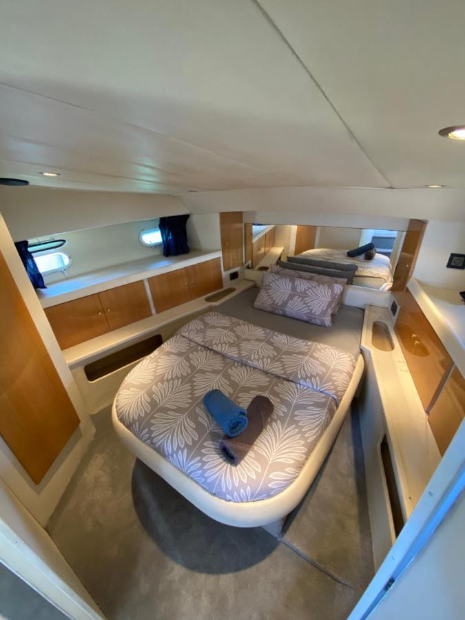 Отель - Divali - Duerme En Un Confortable Yate En Barcelona Сан-Адриан-де-Бесос Экстерьер фото