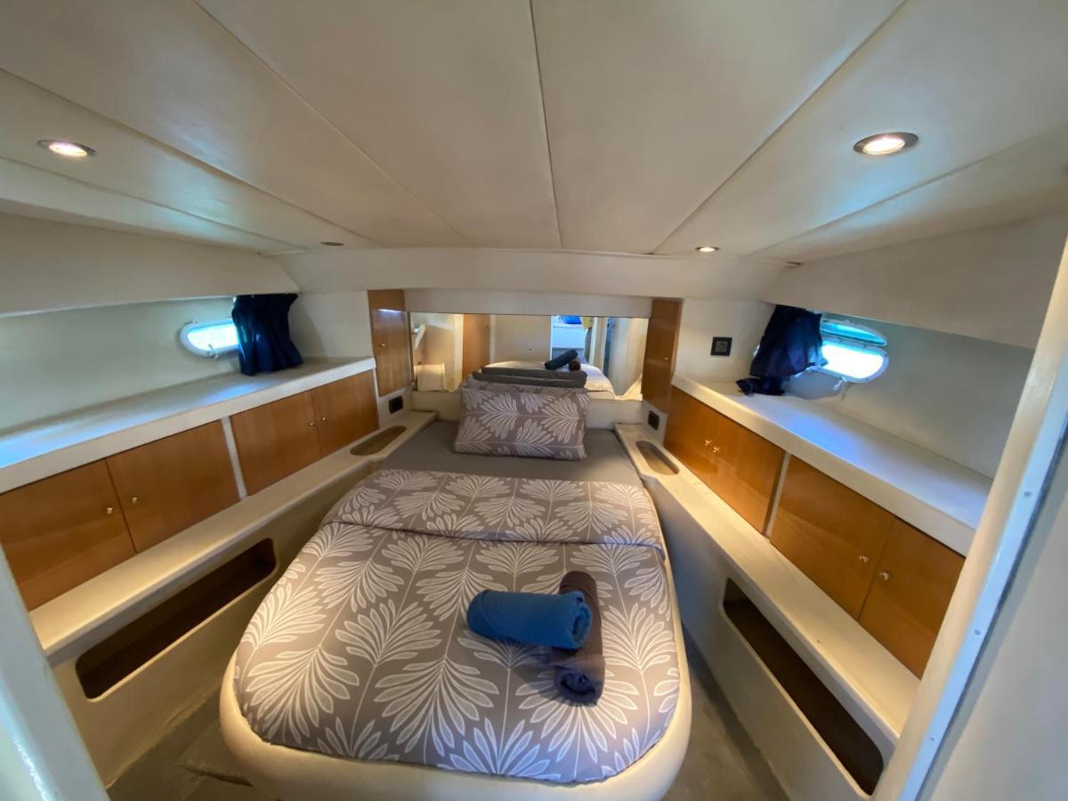 Отель - Divali - Duerme En Un Confortable Yate En Barcelona Сан-Адриан-де-Бесос Экстерьер фото