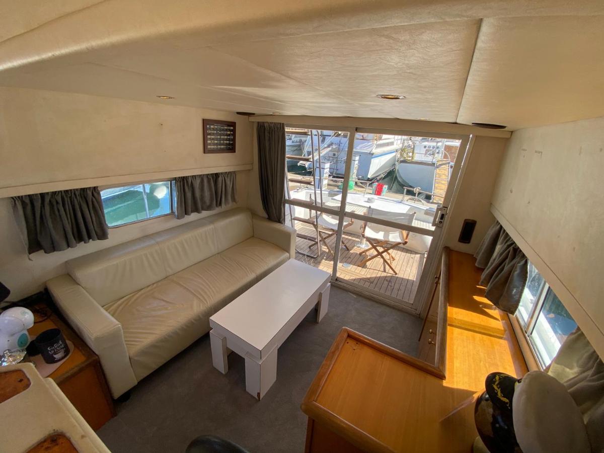 Отель - Divali - Duerme En Un Confortable Yate En Barcelona Сан-Адриан-де-Бесос Экстерьер фото