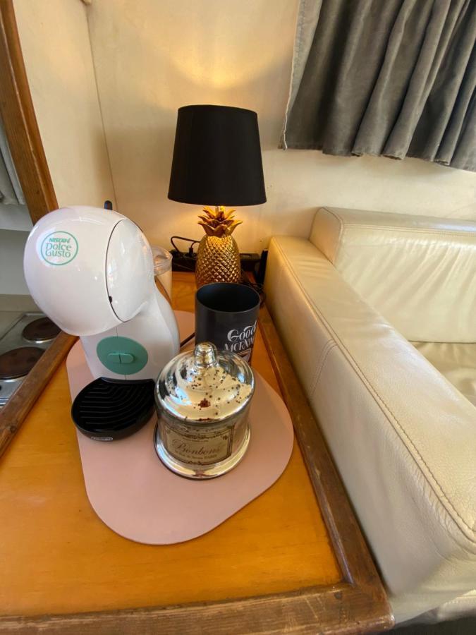 Отель - Divali - Duerme En Un Confortable Yate En Barcelona Сан-Адриан-де-Бесос Экстерьер фото